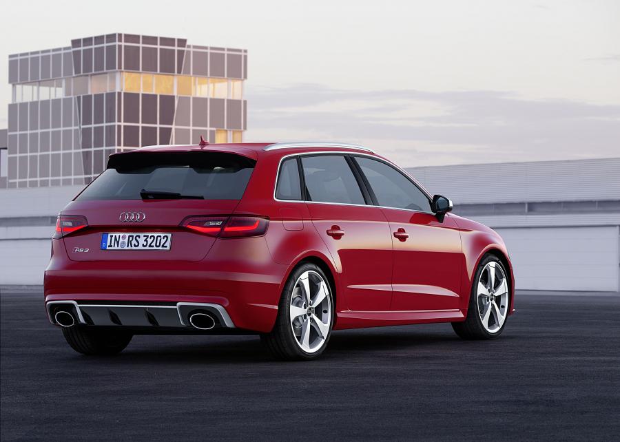  Audi RS3 Sportback 2015 года  (WW) (фото 18 из 38)